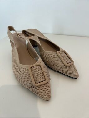 NWT Newbella Nude Pointed Toe Slingback Low Block Heel Buckle Shoes Size 9.5